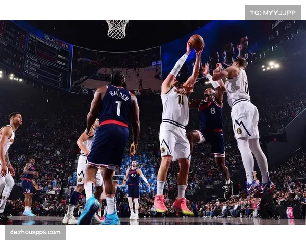 开拓者此役远投表现亮眼，三节结束时总得分117分